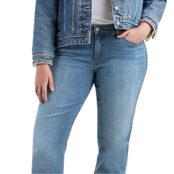 LEVI’s Classic Straight Med-Rise Blue Jeans in Size 24W NWT— CLOSET STAPLE!!! - Picture 1 of 7